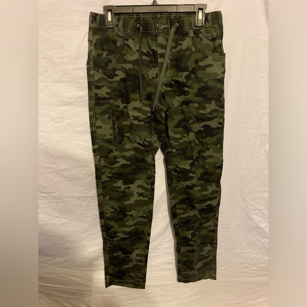 BYLT Weekender Green Camouflage Camo Pants Men's Size Medium.